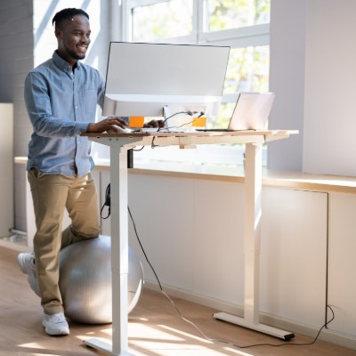 5 Ways a Standing Desk Can Transform Your Workday